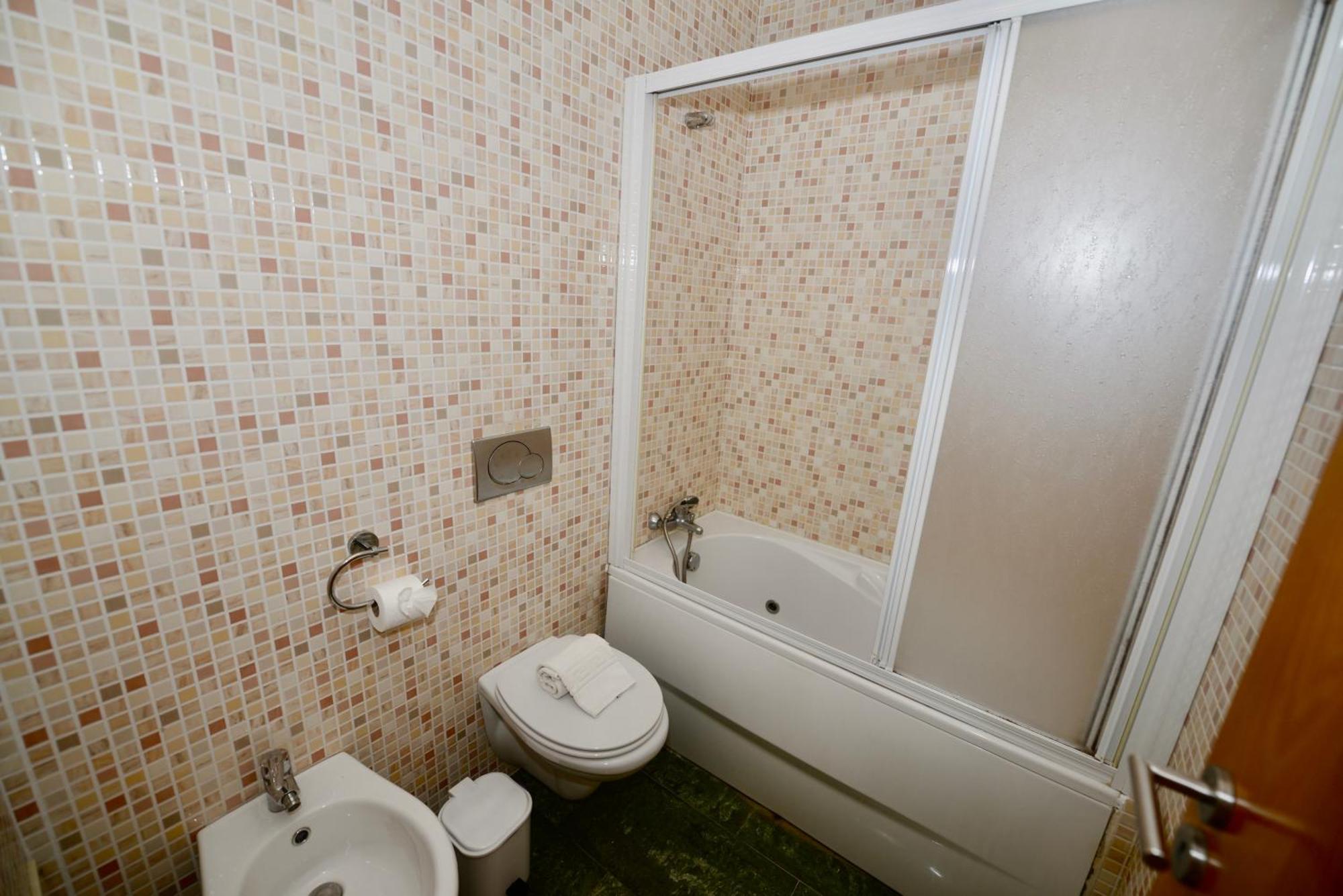 Pebble - 1 Bedroom Apartment Sleeps 5 With Pool & Tennis Court 상 마르티뇨 두 포르투 외부 사진