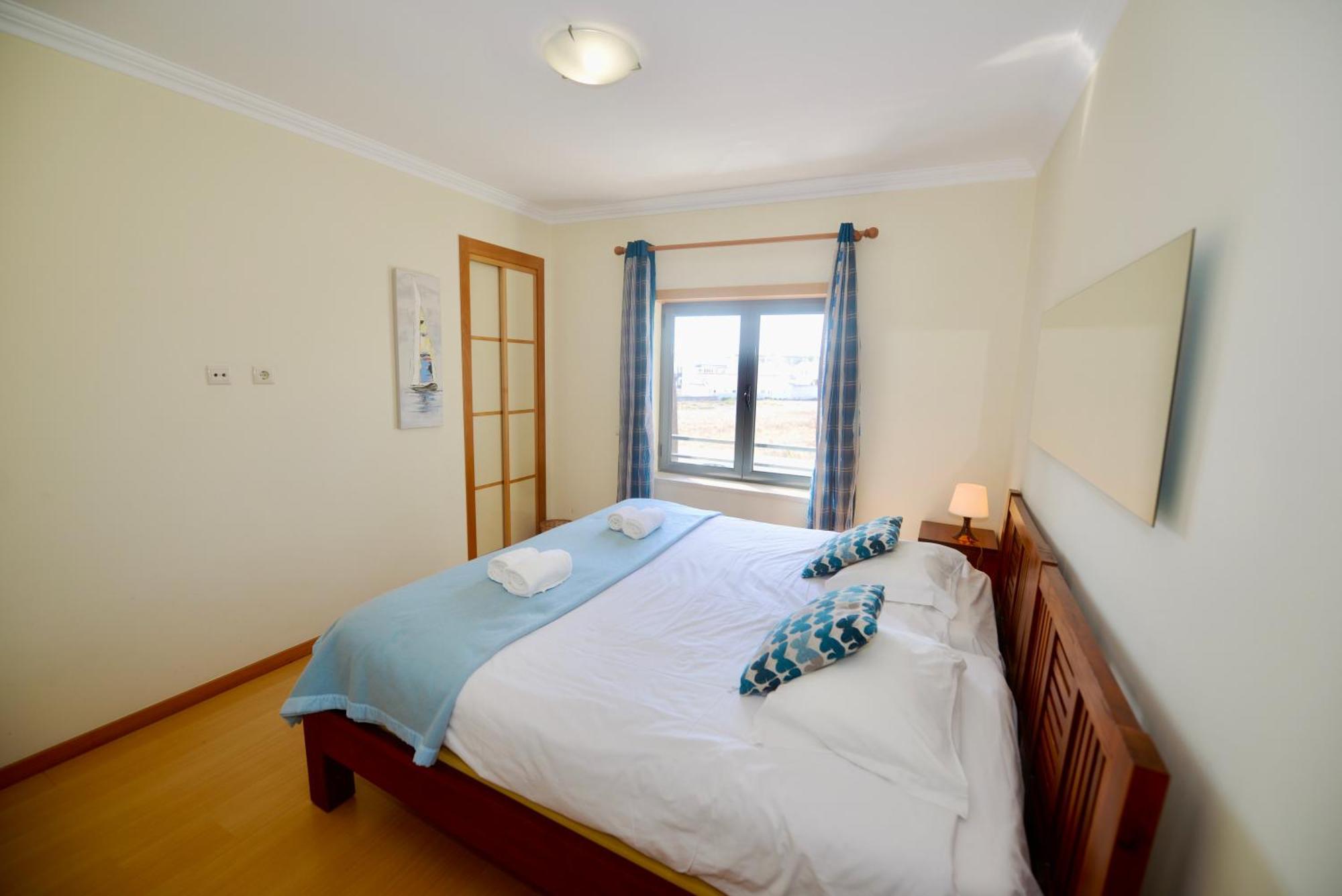 Pebble - 1 Bedroom Apartment Sleeps 5 With Pool & Tennis Court 상 마르티뇨 두 포르투 외부 사진