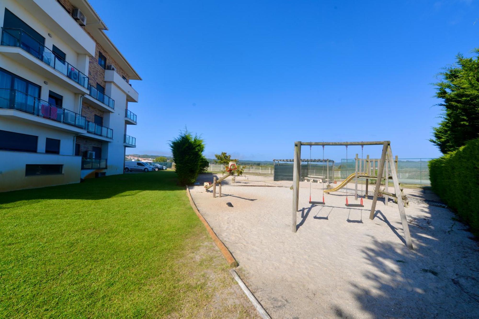 Pebble - 1 Bedroom Apartment Sleeps 5 With Pool & Tennis Court 상 마르티뇨 두 포르투 외부 사진